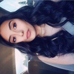 Meet your Posher, Yesenia